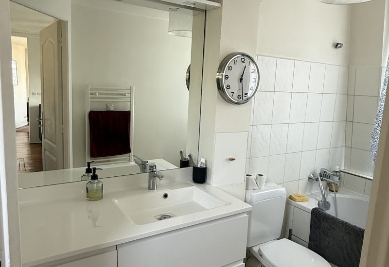 1763984160025_salle-de-bain1.jpg
