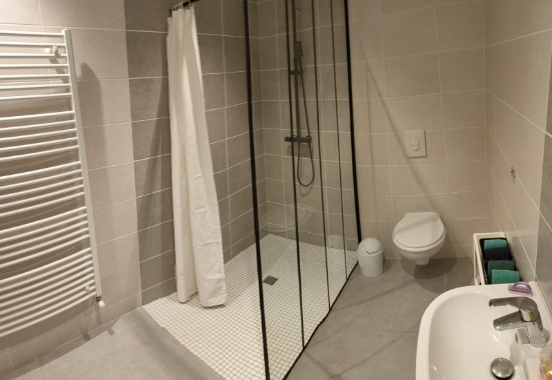 3'